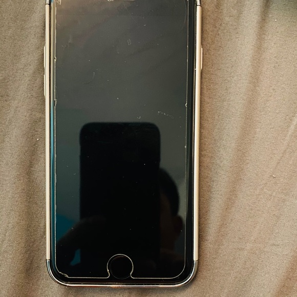 iPhone 8 - Picture 3 of 6